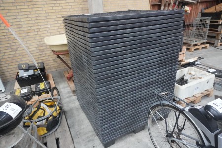Large batch of plastic pallets