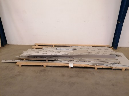 Pallet with various clippings