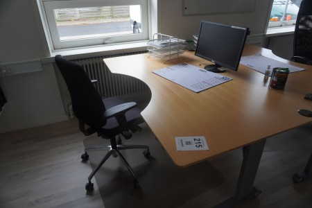 Raising / lowering table with office chair