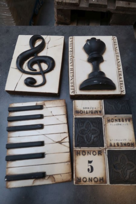 4 pieces. wall decorations