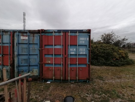 Container med indbygget reoler mm.