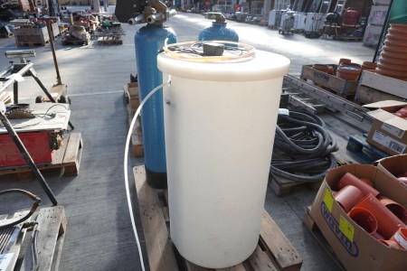 2 pcs. Water purifier, brand: HOH Water Technology + water tank