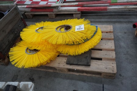 Batch brush for sweeper
