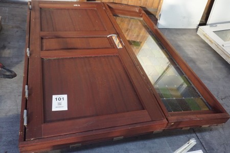 Holztür mit Seitenfenster
