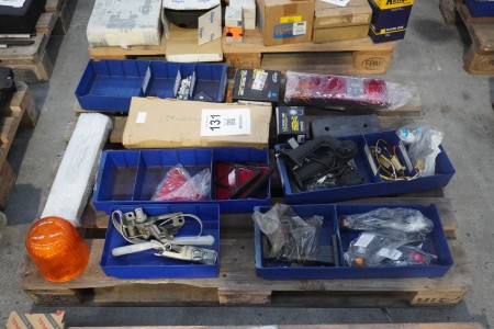 Various reflectors, lights, fittings, etc. for truck / trailer