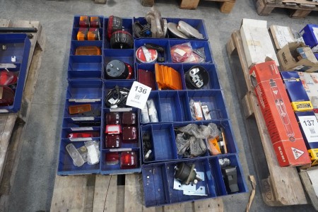 Various turn signals, brake lights, cables, etc. for truck / trailer