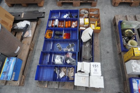 Lot of spare parts for truck / trailer