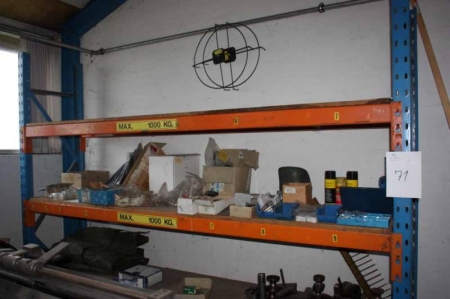 Pallet rack for ½ pallets: 6 beams, length 273 cm, max. 1000 kg, height: 243 cm. Wooden Shelves. Content of pallet rack not included