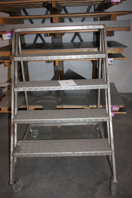 Ladder on wheels, 5 steps. Width: 94 cm. Height approx. 145cm