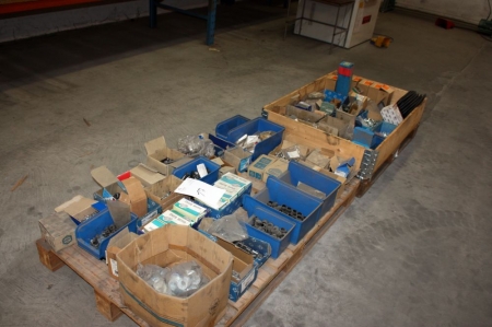 2 pallets various