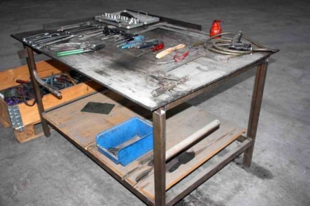Welding surface,144 x 101 x 1.2 cm + content: socket sets, wrenches, air drills, angle and calipers, pliers, etc.