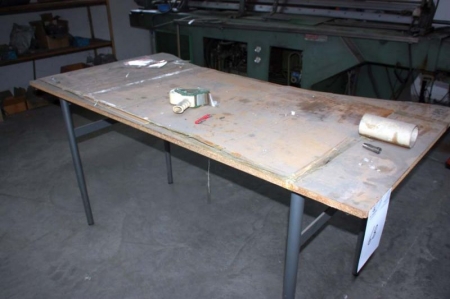 2 angles, including one mounted in frame + workbench, length 200 cm