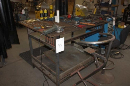 Worktable, approx. 150 x 120 cm + content: hand tools, pliers + wrenches + hammers + angle grinder, Metabo, ø125 + Abrasive Discs, etc. + 2 chairs