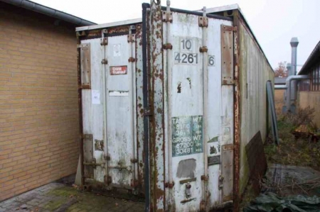 40 ft container with power and light, insolated. Without content