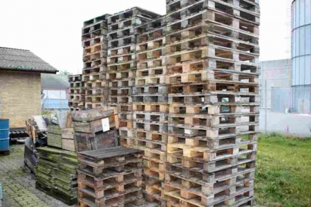 Large batch of euro pallets and pallet collars