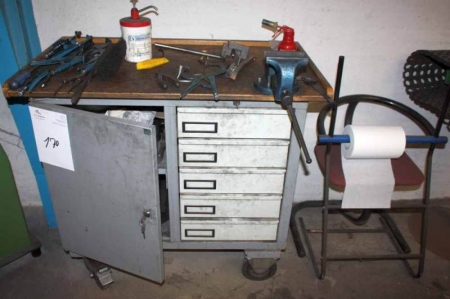 Tool trolley with vice + content + tool tool panels including tools
