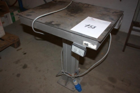 Electric lift table, Linak 58847. Max. load push: 2600 N