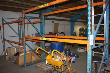 2 sections pallet racking, 4 beams, length: 273 Max. 1000 kg. Height: 243 cm. Width: 110 cm