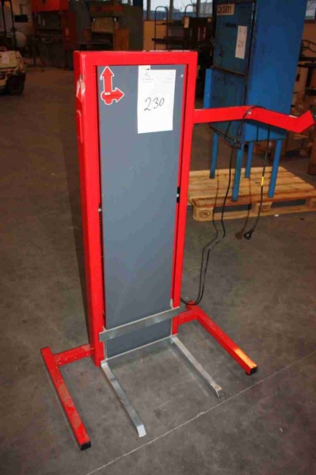 Electric lifts, Ergo Form Container Lift, type DRS Emptying System . Year 2003. Max. lifting capacity: 50 kg. Lifting height: 1000 mm. Max. lifting time 0 - 1000 mm: 20 sec.