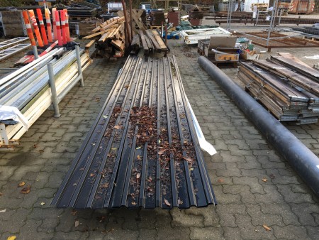 4 pieces. steel plates for roof