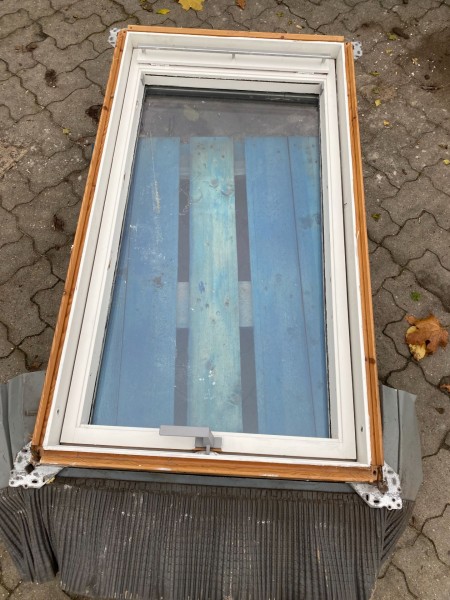 2 pcs. Velux windows with covering