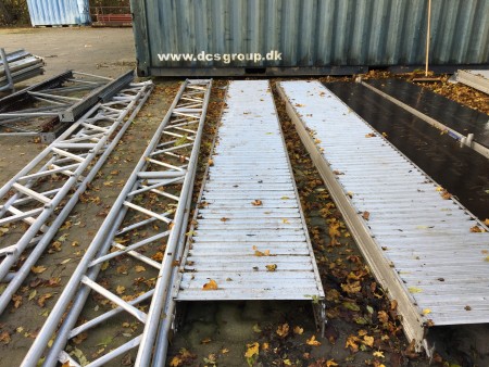 1 piece. footbridge for scaffolding in aluminum