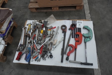 Lot of hand tools, pipe cutter, etc.