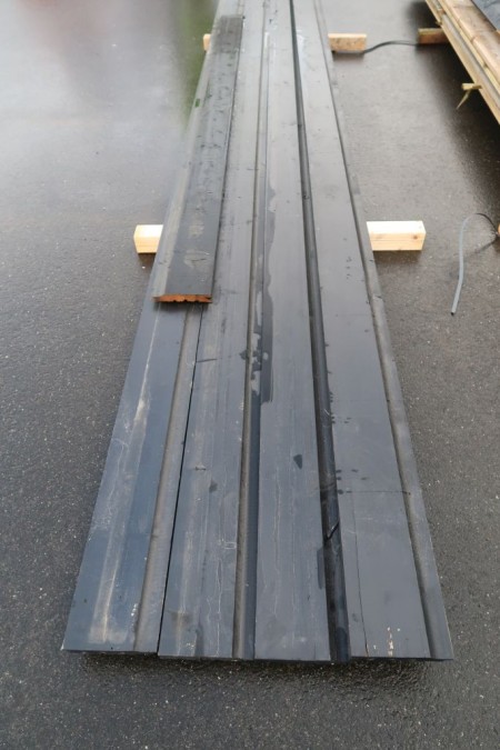 Div black painted boards