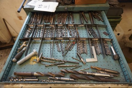 Contents in 4 drawers of various drills, thread sets etc.