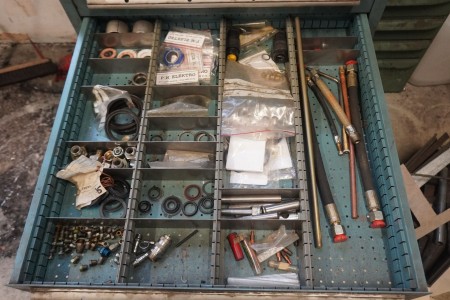 Contents in 5 drawers of various fittings etc.