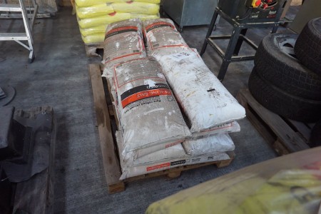 500 kg road salt