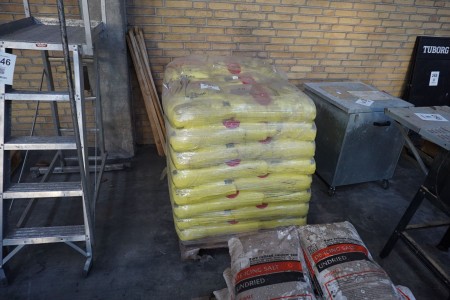 1 ton coarse road salt, brand: Brøste