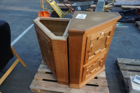 Corner cabinet in wood