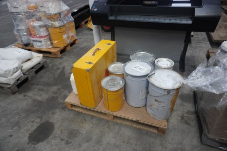 Pallet with various buckets with clear lacquer, hardener, tool box, etc.