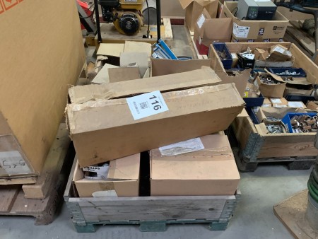 Pallet with various bulbs / fluorescent tubes