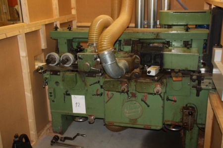 Molding machine, Weinig, type U14K. Year of Manufacture 1972nd Masinnr: 516 / 262nd 5 spindles: UHVOU. Laser guided loading. Inlet connection. Acoustic booths