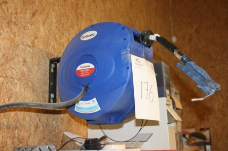 Air Hose Reel with Recoil, Reel Works