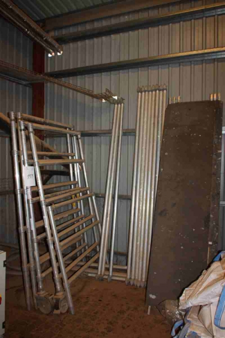 Rolling scaffolding, Instant Span, height approx. 4 meters. 3 platforms. 2 outriggers (unassembled, archive)
