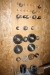 Vertikal rillefræser med sugestuds og ekstra multiklinge, Bruun & Søn + fremtræk, Univer 1800 + mellemringe, savklinger og fræseværktøj på væg