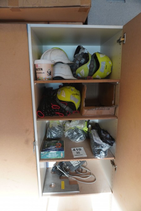 Contents in the closet of various safety helmets, gloves, etc.