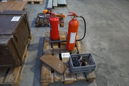 2 pcs. fire extinguisher + outdoor lamps etc.