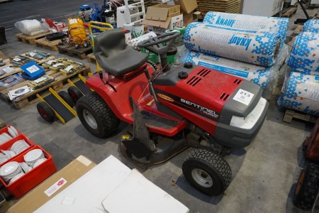 Garden tractor, brand Sentinel, model: 130ic / 102