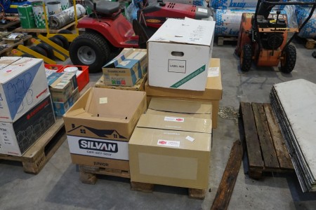 Pallet with various serving items