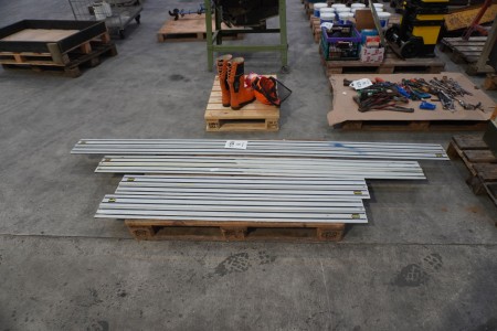 4 pieces. guide rails for miter saws, Brand: Dewalt