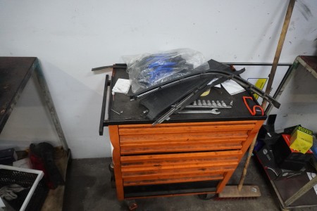 Tool trolley with contents