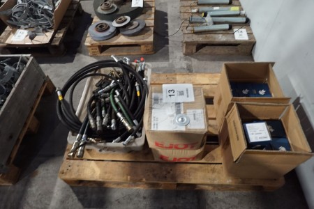 Lot of hydraulic hoses + lot of retaining plates + 10000 plate screws