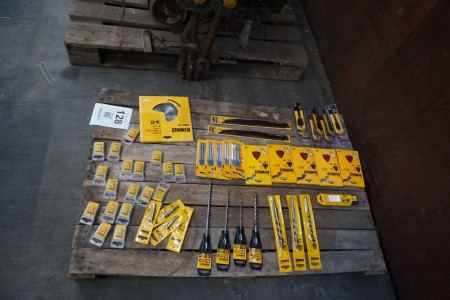 Pallet with various drills, blades, sandpaper, saw blades, brand: Dewalt