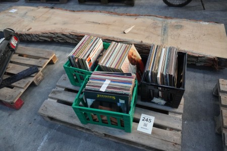 Pallet with various LP / gramophone records