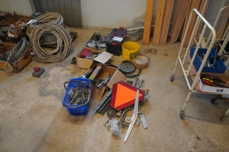 Various tools, fittings, etc.