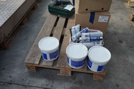 2 boxes with insulation tape, 19 tubes roof sealing compound & 3 buckets moisture barrier